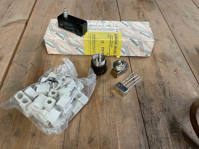 Partij maritieme onderdelen - afbeelding 1 van  2