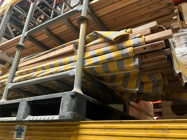 Partij marktkraam daken - afbeelding 2 van  2