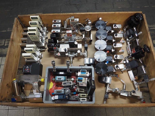 Partij mass flow controllers - afbeelding 1 van  12