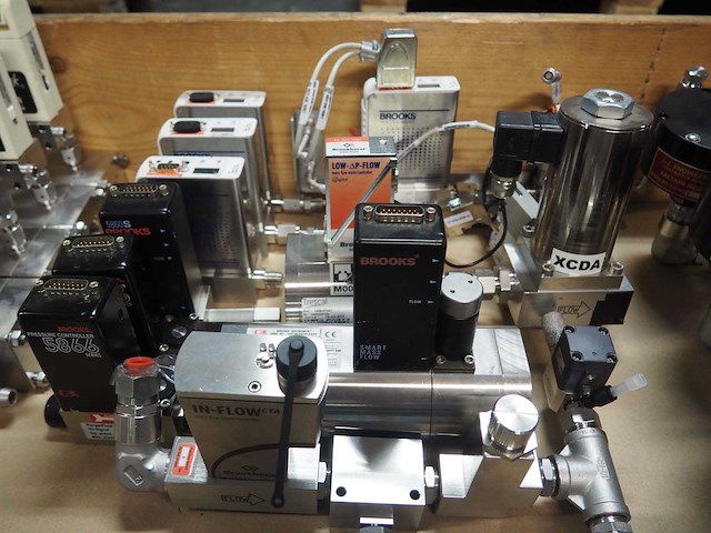 Partij mass flow controllers - afbeelding 8 van  12