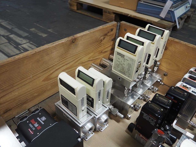 Partij mass flow controllers - afbeelding 9 van  12