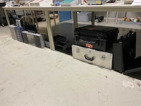 Partij materiaal gebruikt in laboratorium - afbeelding 1 van  10