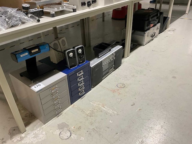 Partij materiaal gebruikt in laboratorium - afbeelding 3 van  10