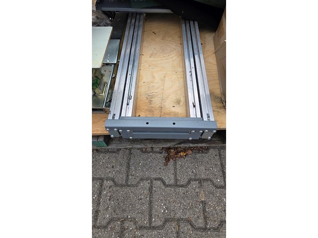 Partij materiaal voor bedrijfswageninrichting - afbeelding 2 van  8