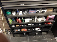 Partij materialen in werkplaatskast - afbeelding 2 van  4