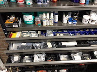 Partij materialen in werkplaatskast - afbeelding 3 van  4