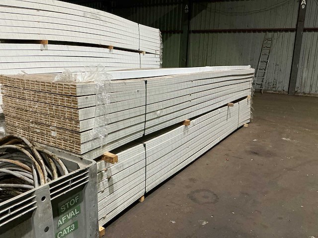 Partij mdf plinten - ca. 2.940 stuks - afbeelding 11 van  12