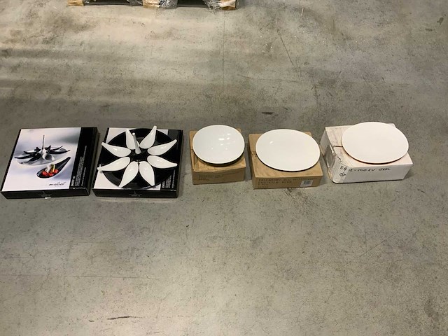 Partij mebel servies - afbeelding 1 van  16