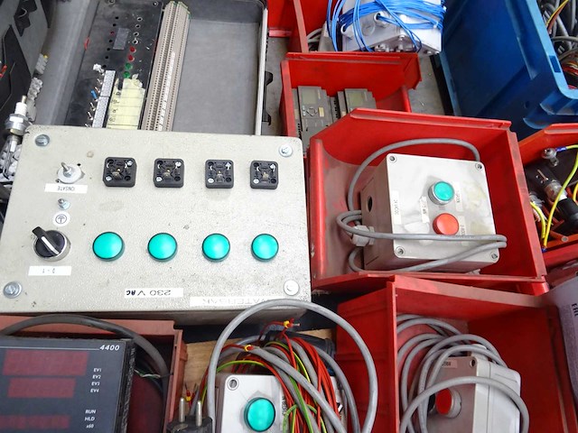 Partij meet- en testinstrumenten en toebehoren - afbeelding 3 van  13