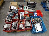 Partij meet- en testinstrumenten en toebehoren - afbeelding 1 van  13