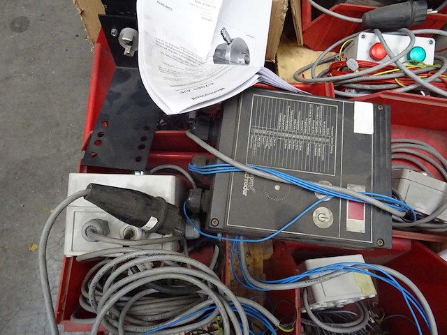 Partij meet- en testinstrumenten en toebehoren - afbeelding 12 van  13