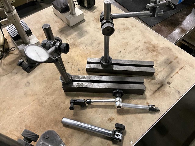 Partij meetstatieven met meetklok - afbeelding 6 van  8