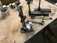 Partij meetstatieven met meetklok - afbeelding 8 van  8