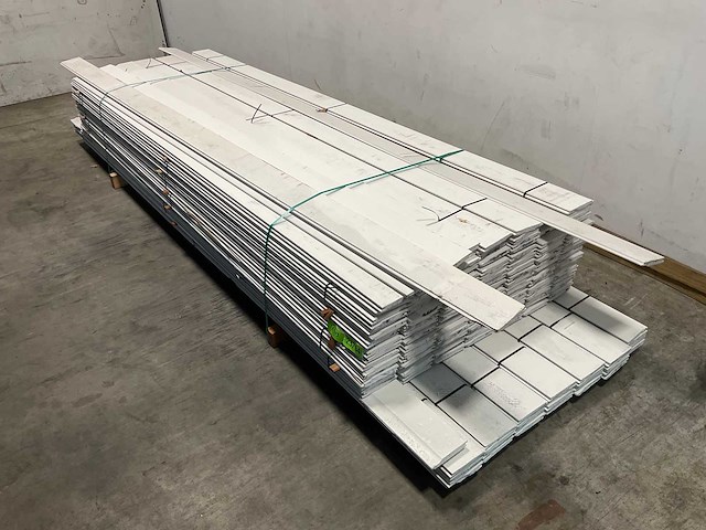 Partij meranti rabat mes- en groef wit gegrond - 305-365x14,2x1,8 cm - afbeelding 1 van  8