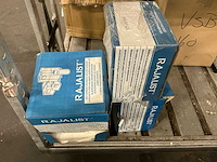 Partij messen, monitor en retourgoederen - afbeelding 4 van  16