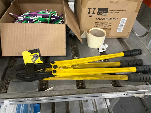 Partij messen, monitor en retourgoederen - afbeelding 5 van  16