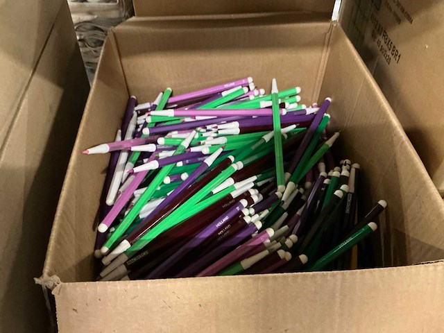 Partij messen, monitor en retourgoederen - afbeelding 6 van  16