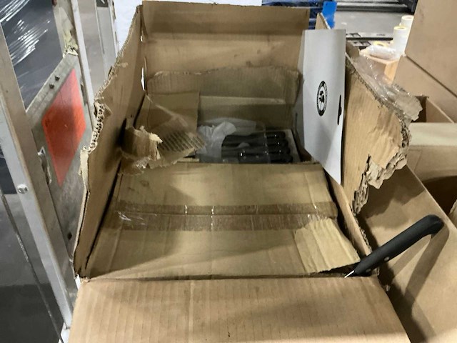 Partij messen, monitor en retourgoederen - afbeelding 10 van  16