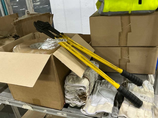 Partij messen, monitor en retourgoederen - afbeelding 11 van  16