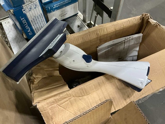 Partij messen, monitor en retourgoederen - afbeelding 16 van  16