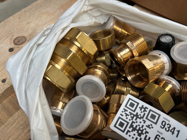 Partij messing koppelingen, afsluiters en installatiemateriaal - afbeelding 5 van  6