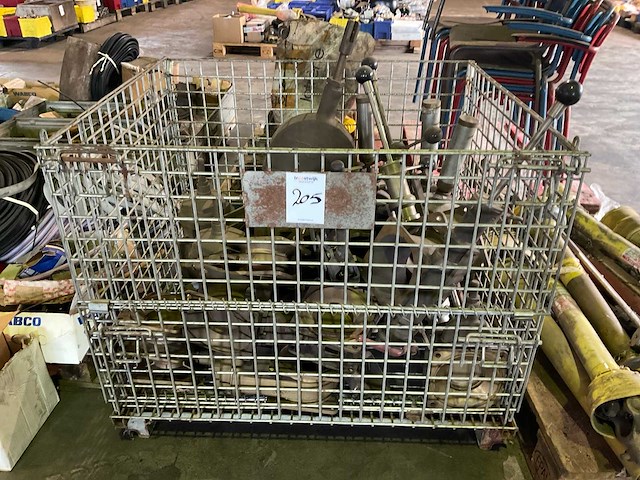 Partij messing mesttankafsluiters - afbeelding 1 van  4