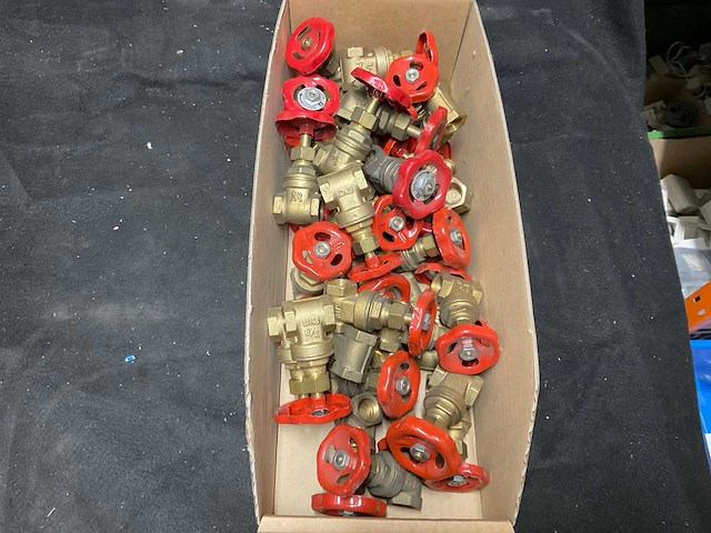 Partij messing schuifafsluiters 3/8 - afbeelding 1 van  2