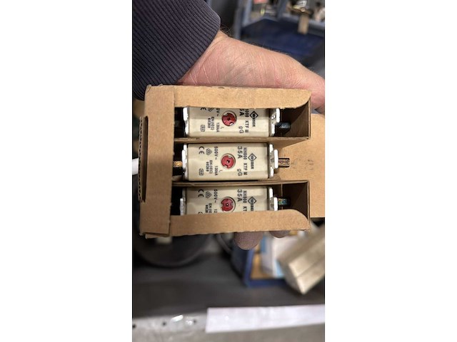 Partij meszekeringen - afbeelding 14 van  17