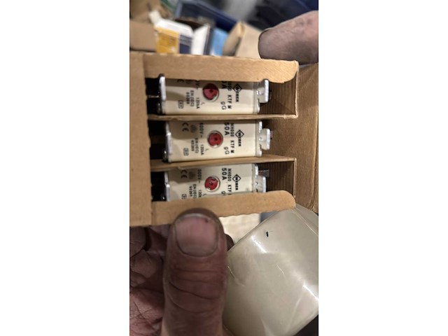 Partij meszekeringen - afbeelding 17 van  17