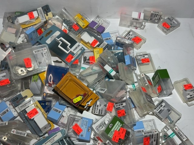 Partij met diverse bevestigingsmaterialen, deltafix, i-fix, homefix, qlink - afbeelding 3 van  9