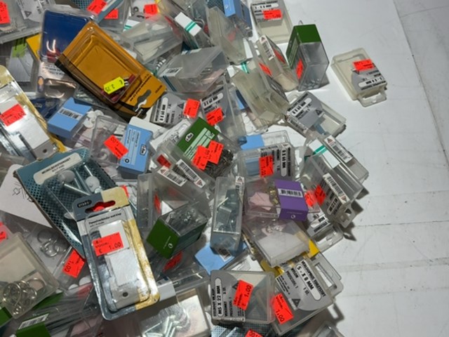 Partij met diverse bevestigingsmaterialen, deltafix, i-fix, homefix, qlink - afbeelding 4 van  9