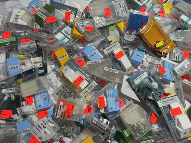 Partij met diverse bevestigingsmaterialen, deltafix, i-fix, homefix, qlink - afbeelding 5 van  9
