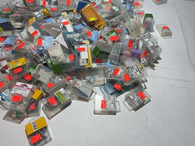 Partij met diverse bevestigingsmaterialen, deltafix, i-fix, homefix, qlink - afbeelding 8 van  9