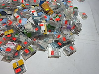 Partij met diverse bevestigingsmaterialen, deltafix, i-fix, homefix, qlink - afbeelding 8 van  9