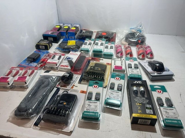 Partij met diverse elektronica accessoires, 33 stuks - afbeelding 1 van  9