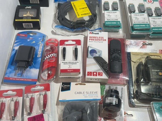 Partij met diverse elektronica accessoires, 33 stuks - afbeelding 4 van  9