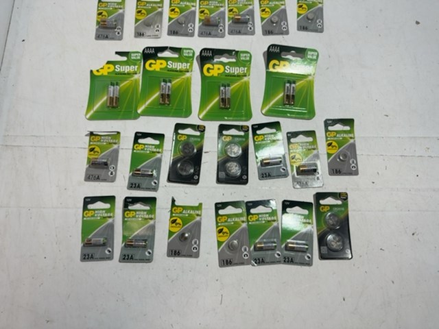 Partij met diverse gp batterijen - afbeelding 3 van  3