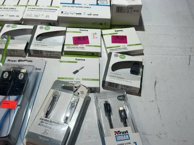 Partij met diverse kabels, adapters en accessoires, 43 stuks - afbeelding 9 van  9