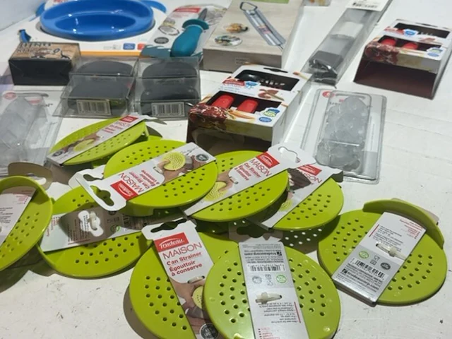 Partij met diverse keuken-, huishoud- en kinderartikelen - afbeelding 6 van  7