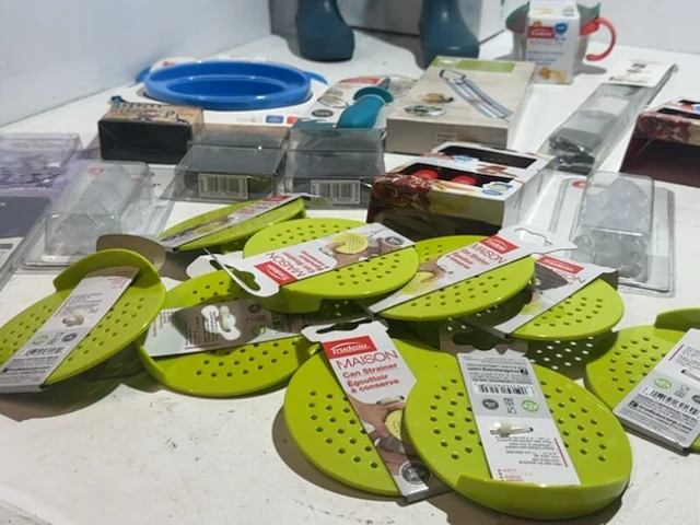 Partij met diverse keuken-, huishoud- en kinderartikelen - afbeelding 7 van  7