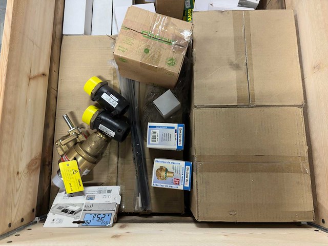 Partij met diverse onderdelen, afsluiters & filters (85kg) - afbeelding 2 van  9