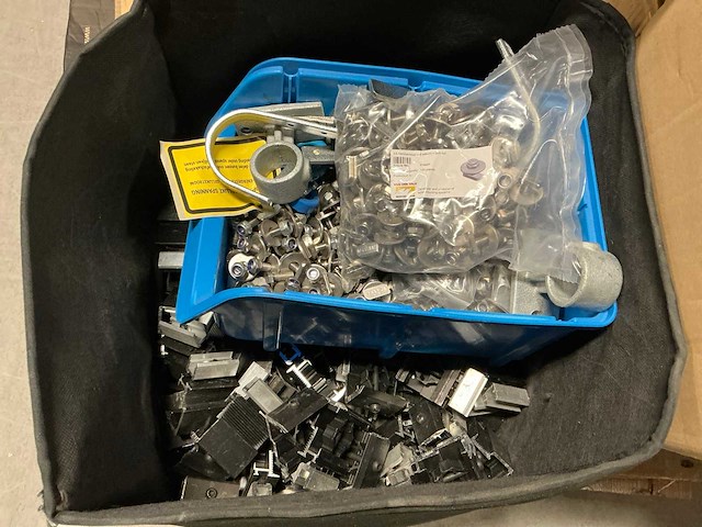 Partij met diverse solar benodigdheden - afbeelding 2 van  9