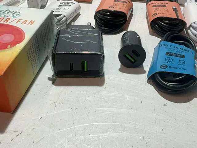 Partij met elektronica accessoires en kabels, 38 stuks - afbeelding 2 van  10