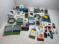 Partij met elektronica accessoires en kabels, 38 stuks