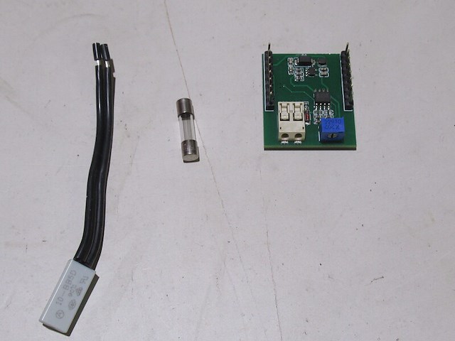 Partij met fijne elektronica - afbeelding 2 van  2