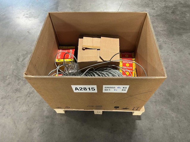 Partij met staalkabel & klemmen/verbindingen & tape - afbeelding 1 van  8