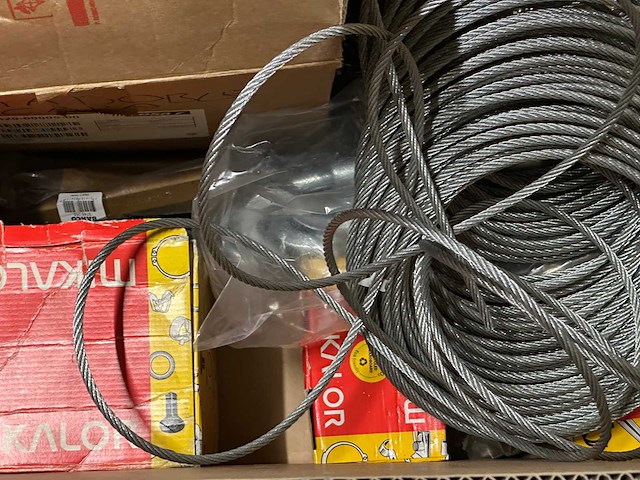 Partij met staalkabel & klemmen/verbindingen & tape - afbeelding 7 van  8