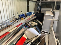 Partij met verkeersmateriaal en schroot - afbeelding 2 van  20