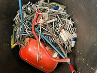 Partij met verkeersmateriaal en schroot - afbeelding 3 van  20