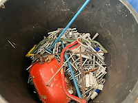 Partij met verkeersmateriaal en schroot - afbeelding 10 van  20